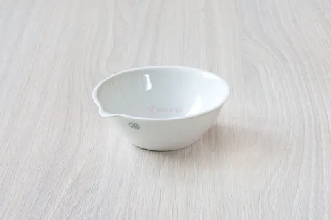 Bát sứ có mỏ Jipo 30ml 206/1a đk 63x25mm Bát sứ có mỏ Jipo 30ml 206/1a đk 63x25mm