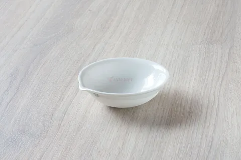 Bát sứ có mỏ Jipo 558ml đáy tròn 207/7 đk 170x55mm Bát sứ có mỏ Jipo 558ml đáy tròn 207/7 đk 170x55mm